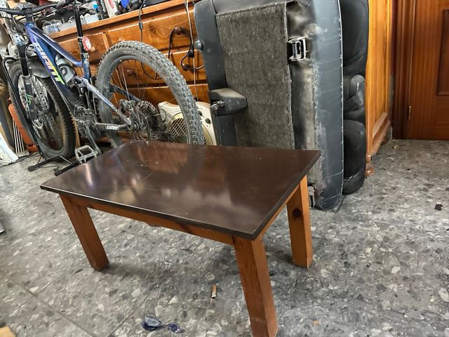 Mesita baja de madera