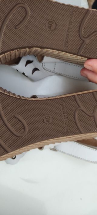Sandalias blancas tacón piel