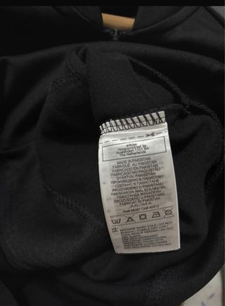 Chaqueta deportiva Adidas negra y gris