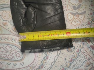 Guantes de piel negros