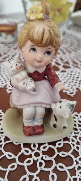 Bambola Capodimonte con gattini