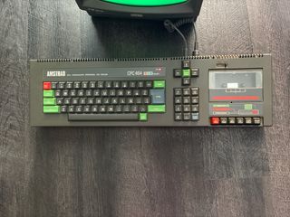 Ordenador Amstrad CPC 464 y juegos de cassette