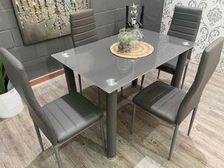 Mesa de comedor cristal y 4 sillas