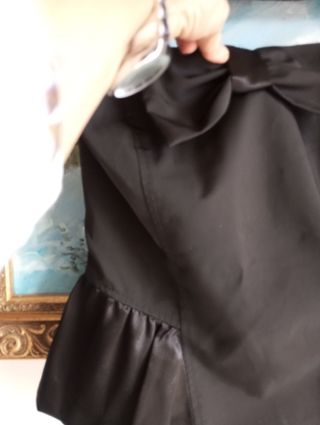 Top nero elegante con fiocco