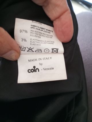 Top nero elegante con fiocco