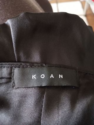 Top nero elegante con fiocco