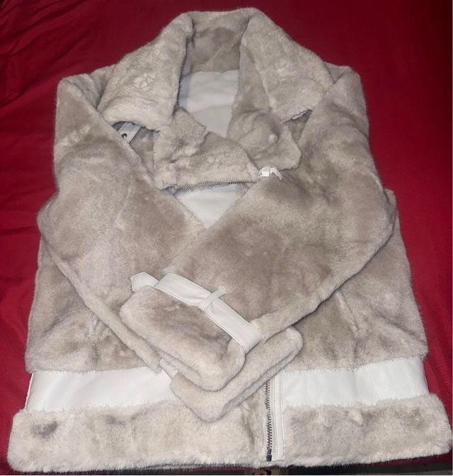 Giacca chic in finta pelliccia grigio