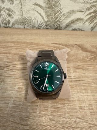 Reloj Lotus Verde y Plateado