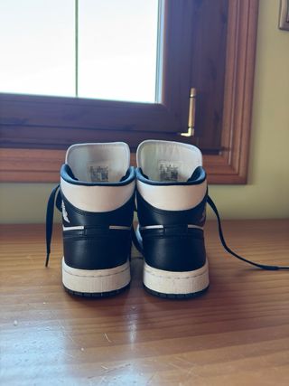 Tenis Jordan Air 1 Negro Blanco
