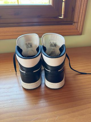 Tenis Jordan Air 1 Negro Blanco
