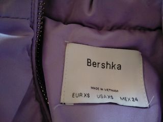 Chaqueta corta Bershka morada