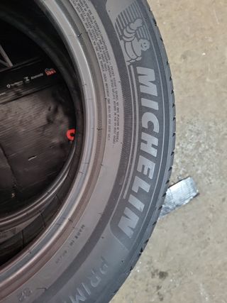2 Neumáticos  215/65 R17 Michelin 