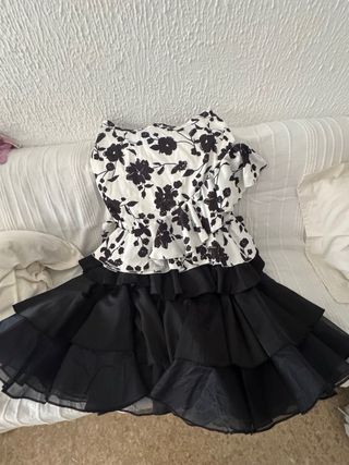 Falda floral con volantes
