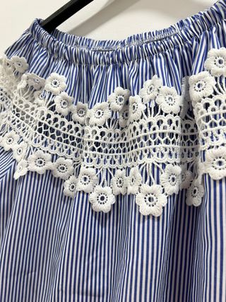 Blusa Rayas Azul y Blanco con Encaje
