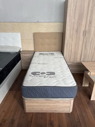 Se venden Canapés y Colchones