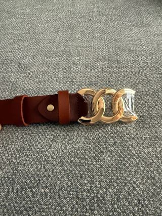 Cinturón mujer hebilla dorada eslabones