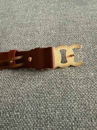 Cinturón mujer hebilla dorada eslabones