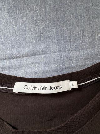 Camiseta Calvin Klein Jeans Marrón
