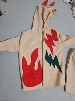Disfraz Diable Correfoc Beige/Rojo.
Talla 3-4 años
