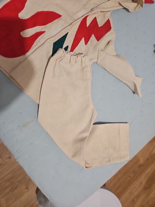 Disfraz Diable Correfoc Beige/Rojo.
Talla 3-4 años