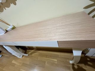 Mueble recibidor blanco y madera