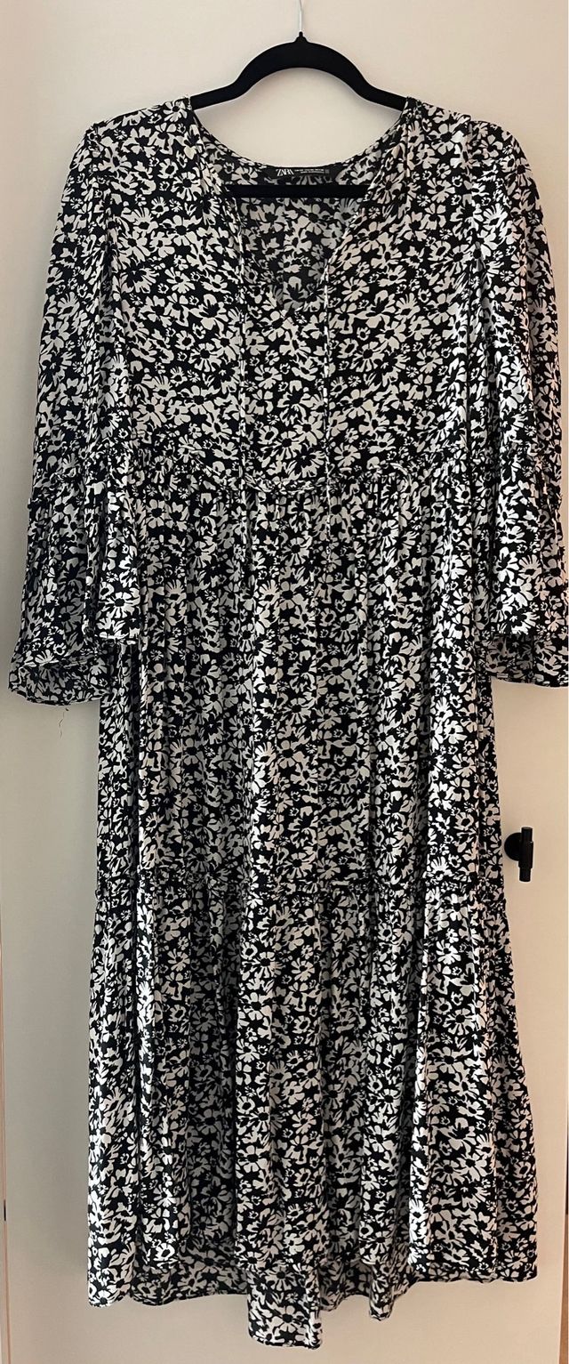 Vestido Zara floral negro y blanco