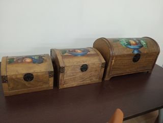 Baúles de madera decorados con frutas