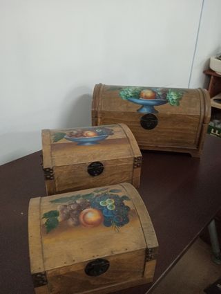 Baúles de madera decorados con frutas