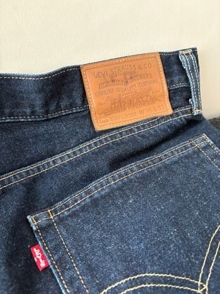 Jeans Levi's blu scuro orlo sfrangiato