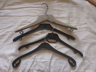 4 grucce appendini con ganci per gonne / spalline