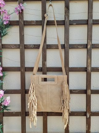 Bolso beige con flecos