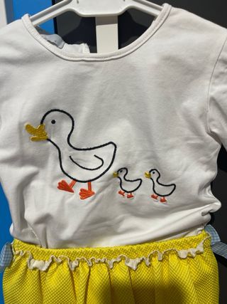 Conjunto niña: camiseta y falda talla 4