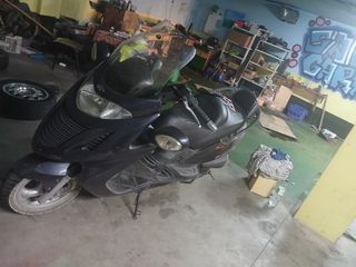 Kymco Grand Dink 125
