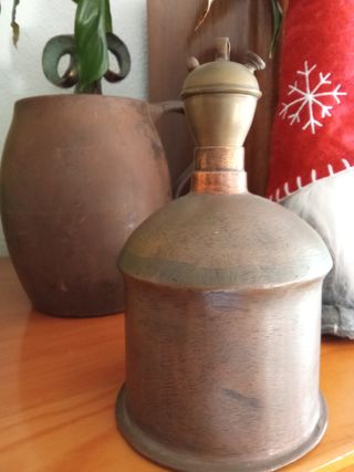 Pieza de bronce antigua hecha a mano