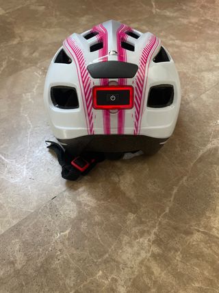 Casco de bicicleta blanco y rosa
