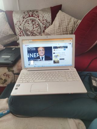 Portátil Toshiba AMD E1 Blanco