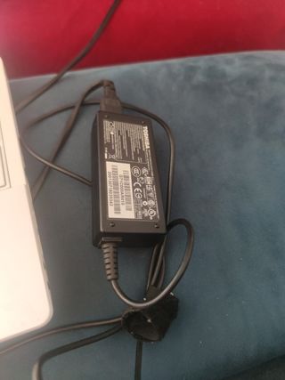 Portátil Toshiba AMD E1 Blanco