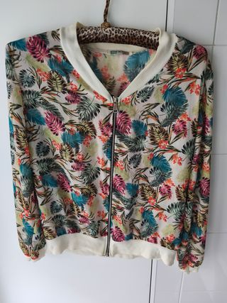 Chaqueta floral multicolor