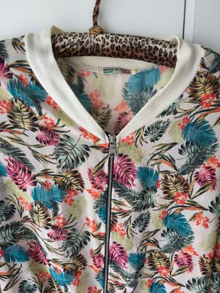 Chaqueta floral multicolor