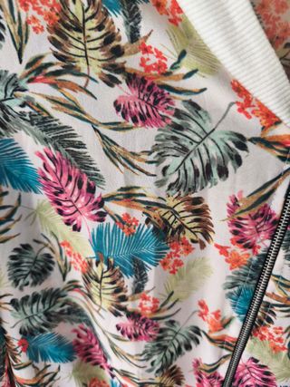 Chaqueta floral multicolor
