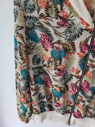 Chaqueta floral multicolor