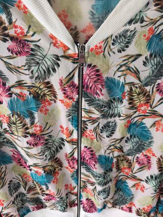 Chaqueta floral multicolor