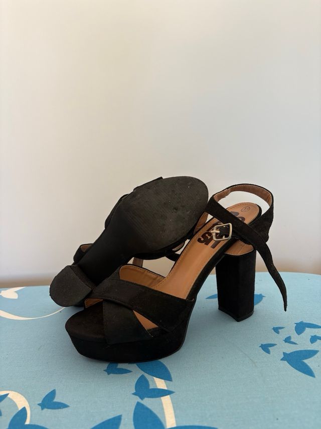 Lote 4 pares de sandalias y 3 de botines talla 37