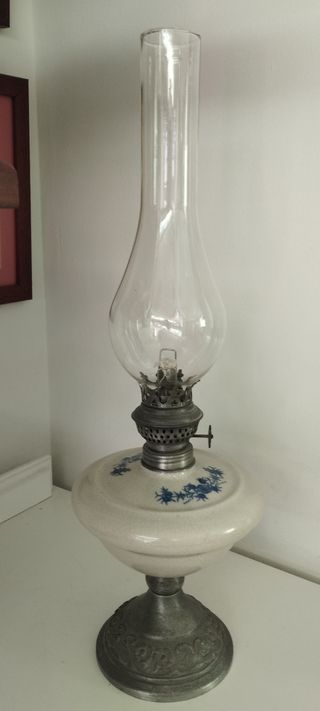 Quinqué de cerámica con base metálica
