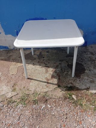 Mesa plegable robusta 90x90cm blanca con orificio