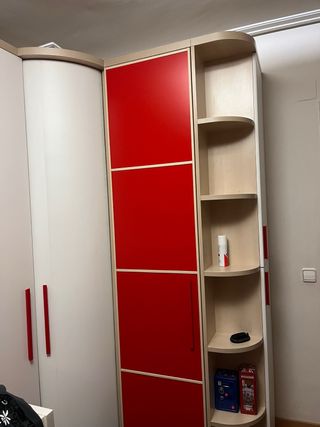 Armario juvenil modular rojo y blanco