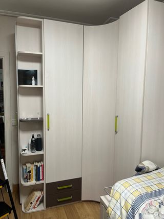 Armario juvenil modular rojo y blanco