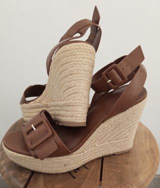 Sandalias cuña Mango marrones