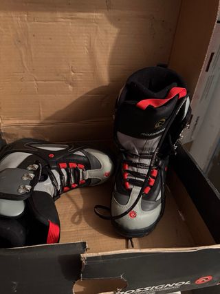 Botas Snowboard Rossignol y tabla con fijaciones.