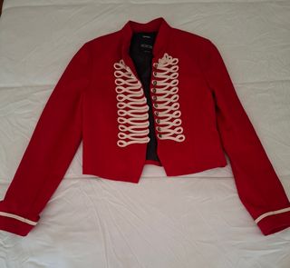 Chaqueta corta Bershka roja